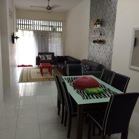 Zah'Ra Homestay Kuala Lipis Buitenkant foto