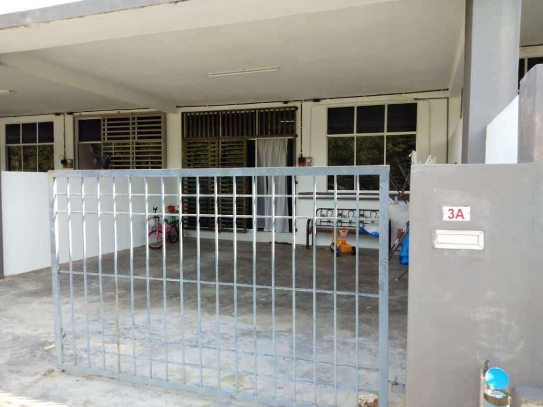 Zah'Ra Homestay Kuala Lipis Buitenkant foto