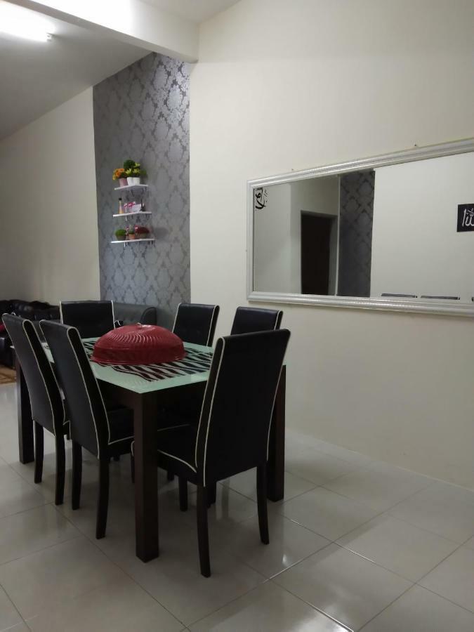 Zah'Ra Homestay Kuala Lipis Buitenkant foto